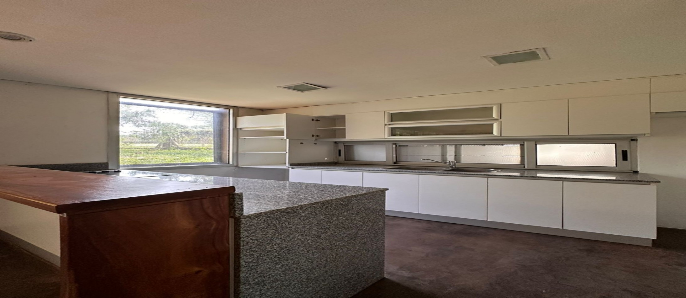 CASA EN ALQUILER - GARUPA