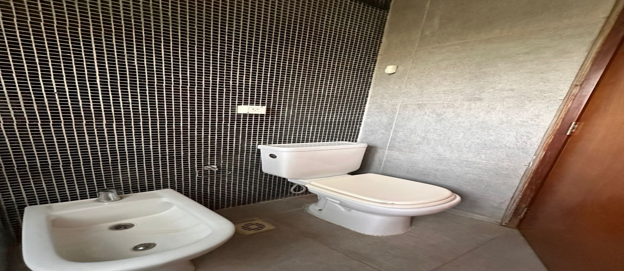 CASA EN ALQUILER - GARUPA