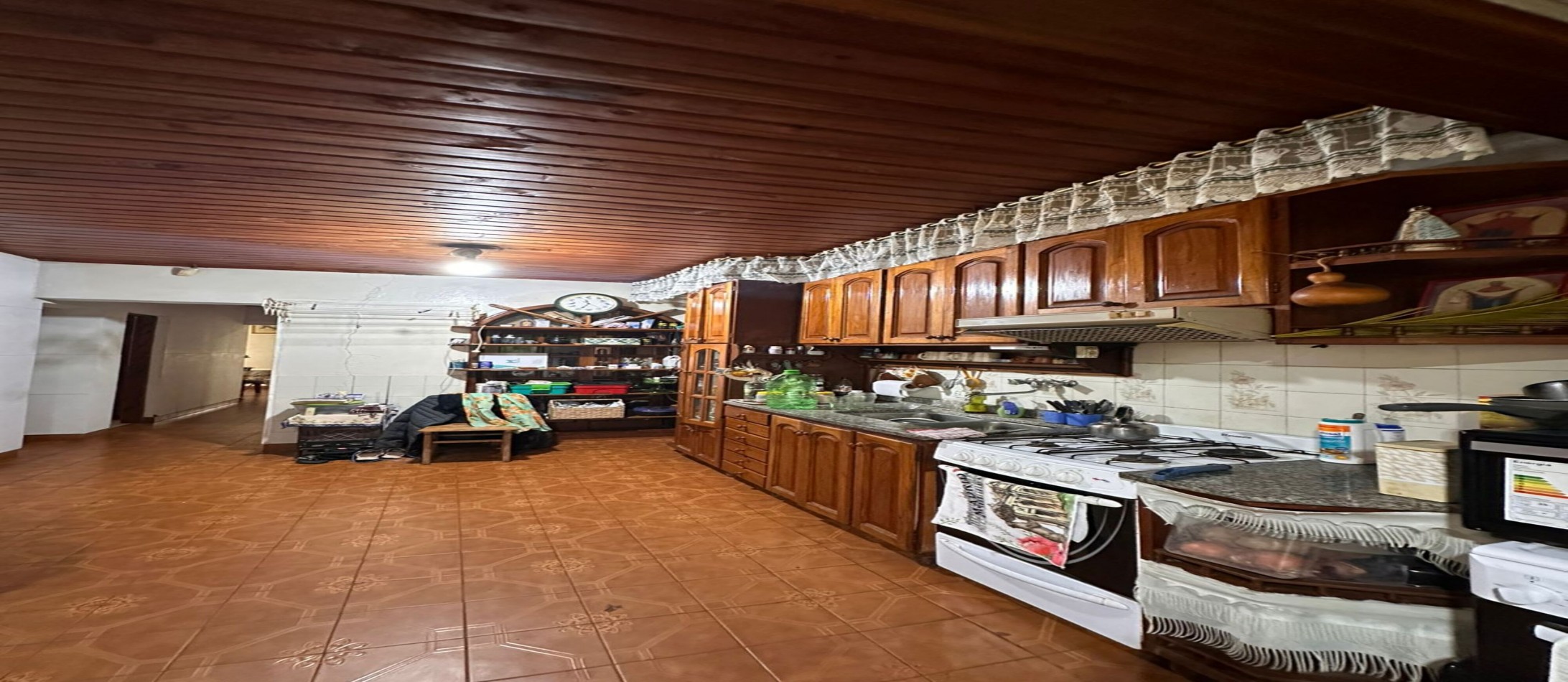 ¡EN VENTA! CASA + TINGLADO + PISCINA en Villa Bonita 