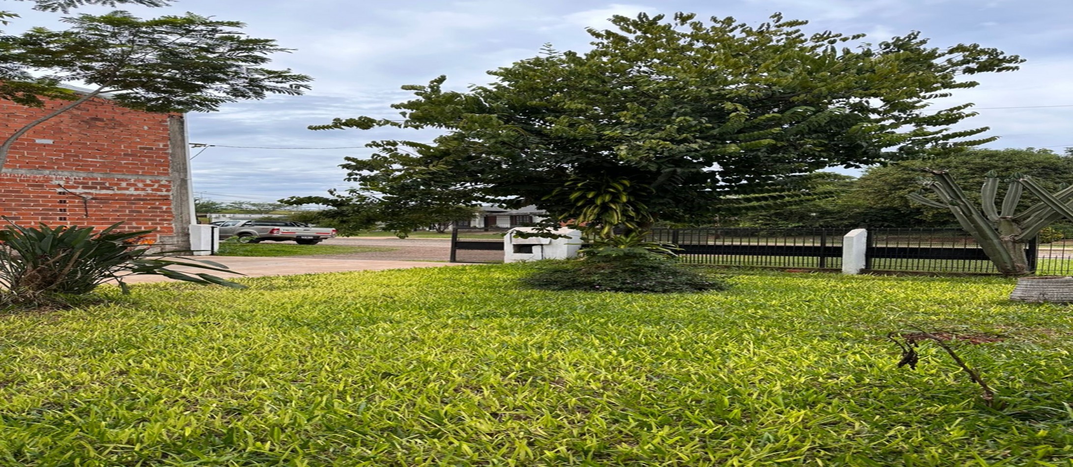 ¡EN VENTA! CASA + TINGLADO + PISCINA en Villa Bonita 