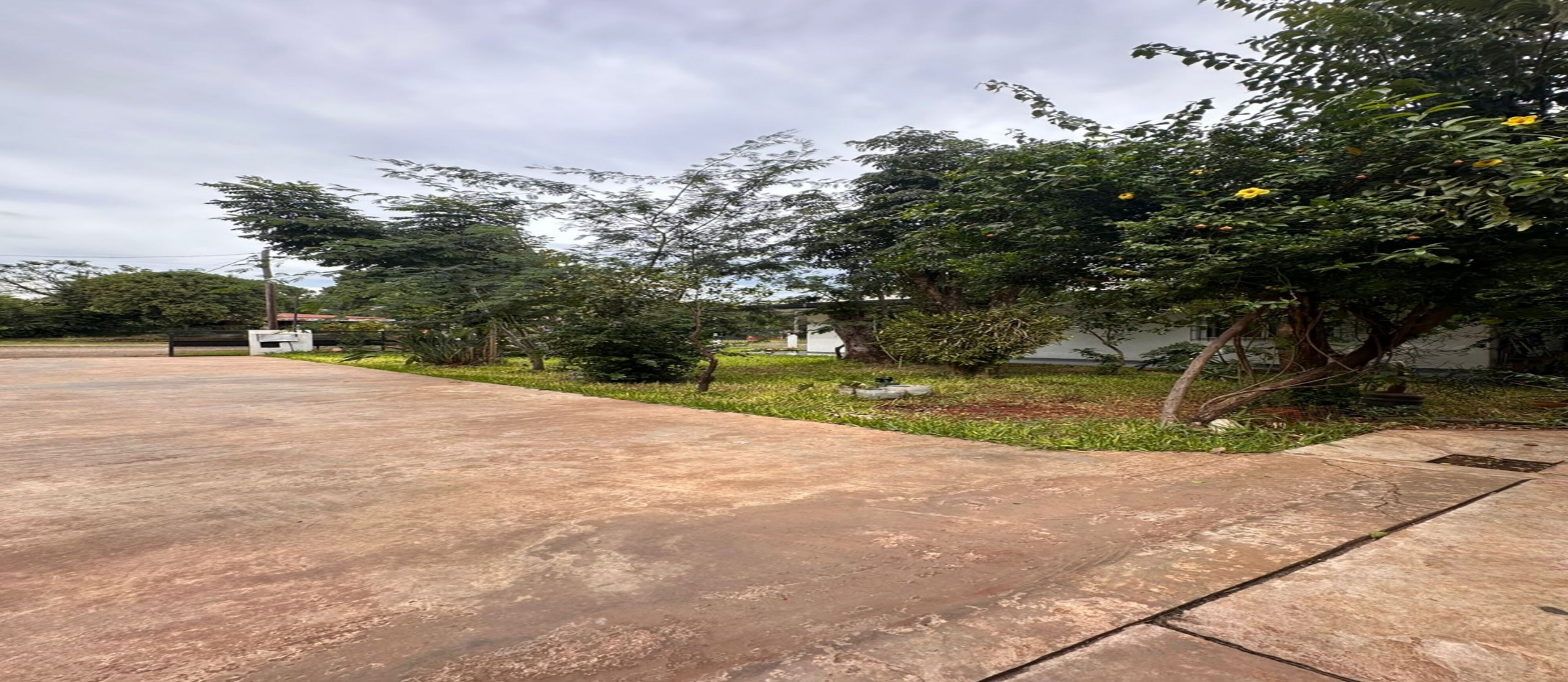 ¡EN VENTA! CASA + TINGLADO + PISCINA en Villa Bonita 