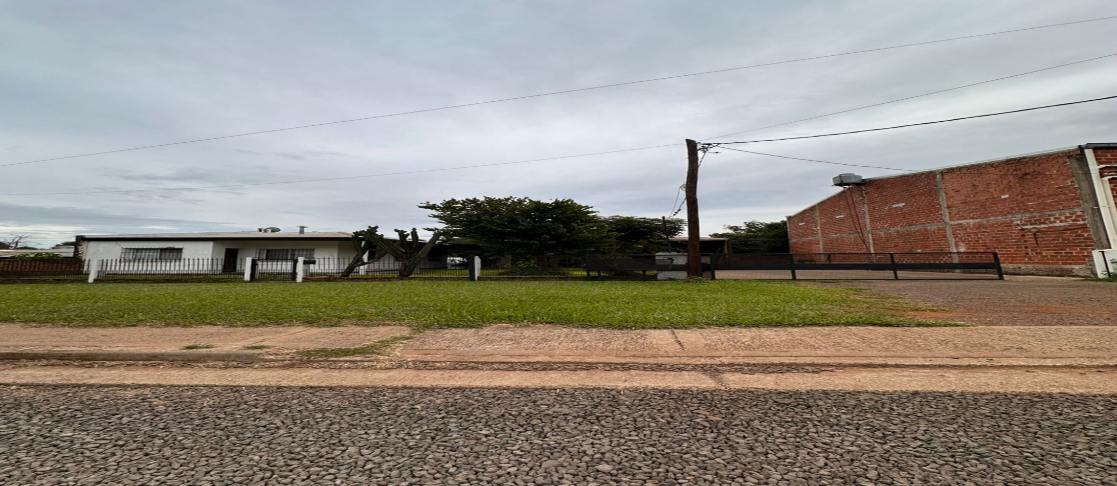 ¡EN VENTA! CASA + TINGLADO + PISCINA en Villa Bonita 