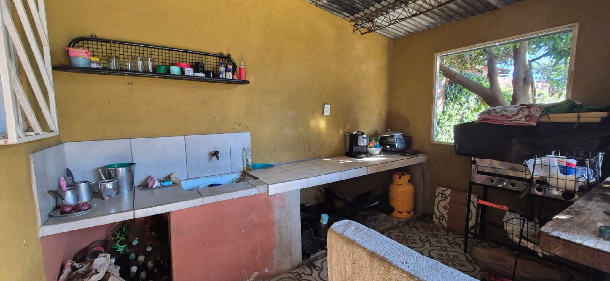 Venta de  Hostal zona Av. Andrecito y Av. Zapiola