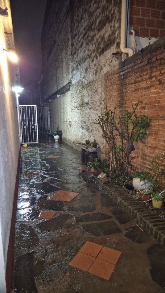 Alquiler  Casa 3 dormitorios Zona Av. Santa Catalina y Blas Parera