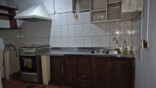 Alquiler  Casa 3 dormitorios Zona Av. Santa Catalina y Blas Parera